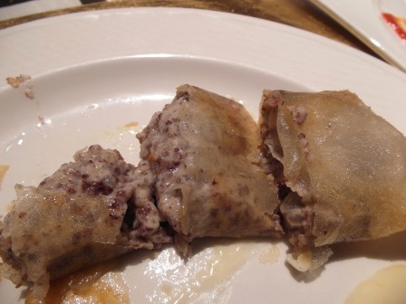 Bolsita crujiente de morcilla con membrillo y salsa de queso